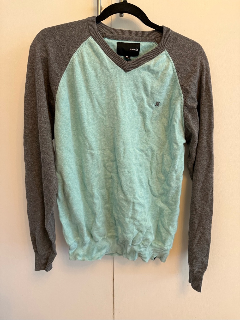 Hurley Men’s Two-Tone V-Neck Sweater — Mint Green & Gray